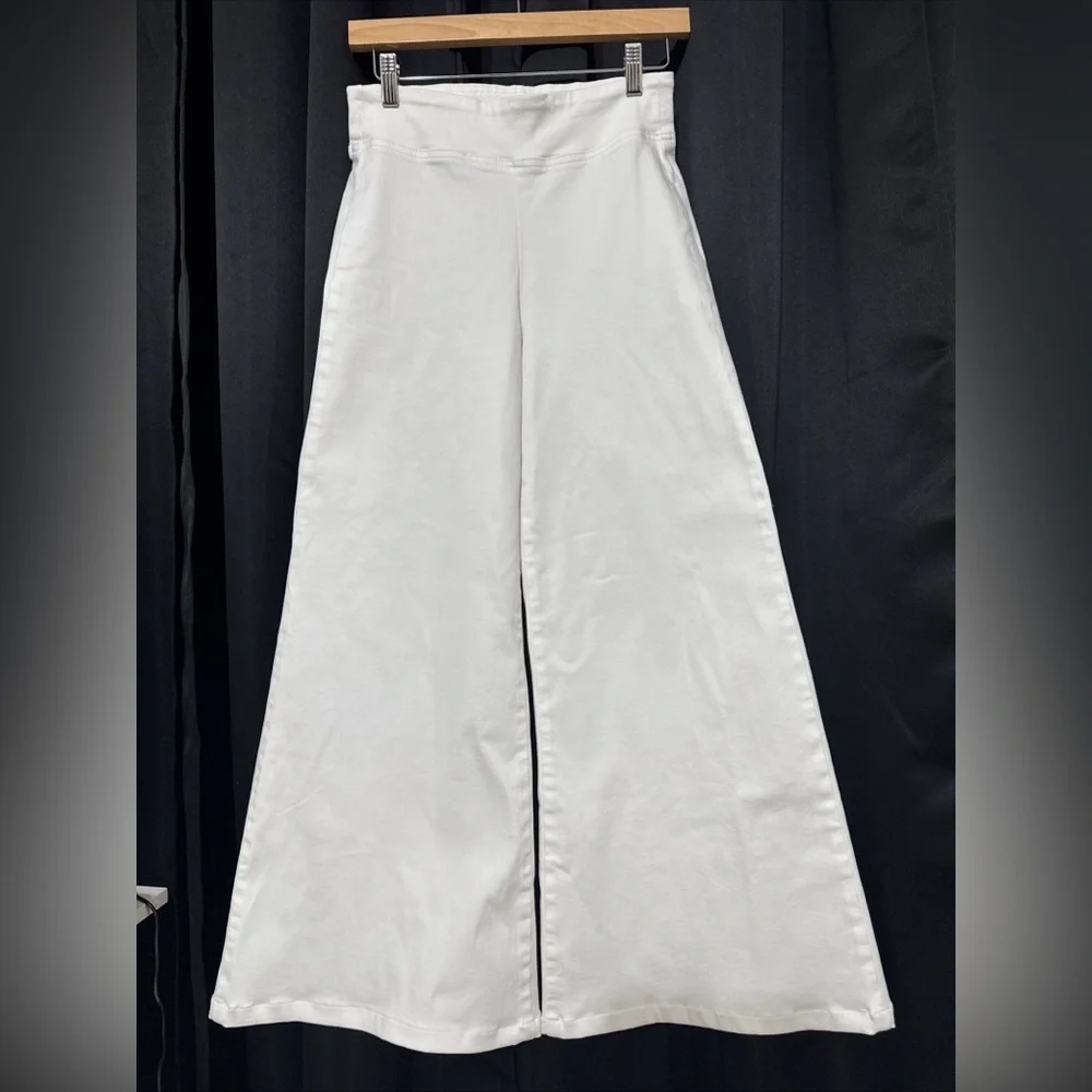 FRAME White Flare Jeans - Picture 7 of 8